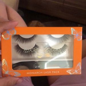Eyelash pack